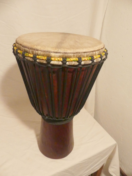 Solodjembe aus Padouk